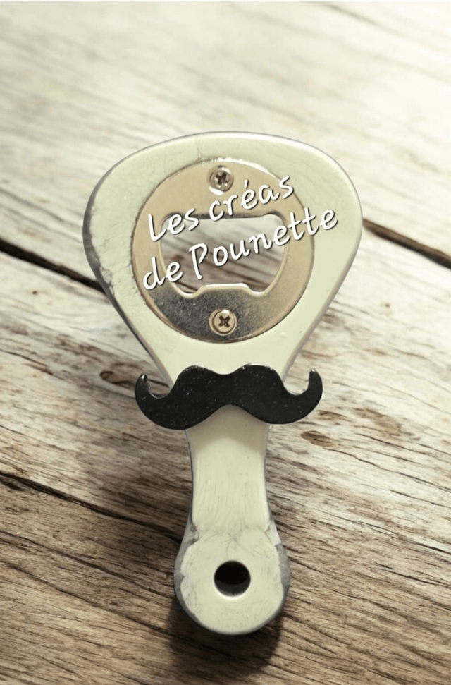 Les décas moustache