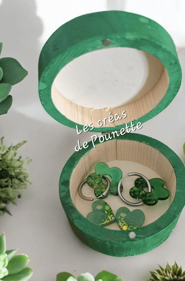 Boite à bijoux + créoles et pampilles
