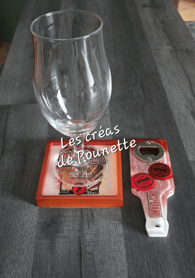 Lot de 4 dessous de verre et leur décapsuleur