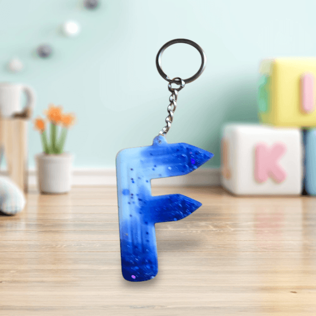 Porte-clés initiale crayons