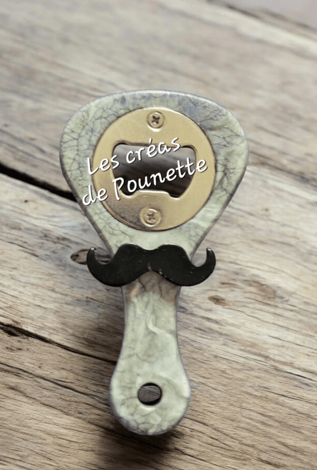 Les décas moustache
