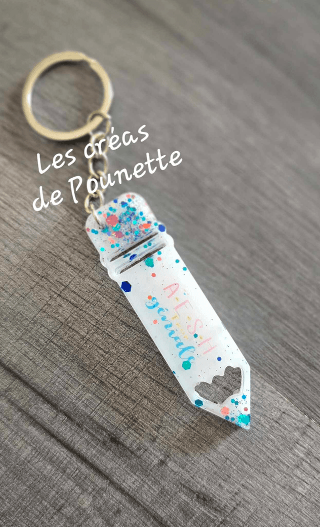 Porte clés crayon AESH